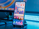 三星Galaxy S23 FE 将是最后一款售价低于 600 美元的 FE 手机。（图片来源：Daniel Schmidt/Notebookcheck）