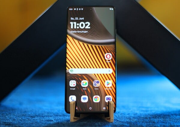 摩托罗拉 Edge 50 Ultra 开箱即装Android 14。(图片来源:Notebookcheck)