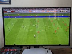 在《FIFA》游戏中,Display P3 的色彩饱和度略显不足