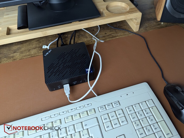 背面只有 1 个 USB-A：鼠标或键盘 - 必须有一个在前面