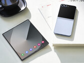 今年夏天的Galaxy Unpacked 活动可能会展示三款新的可折叠设备，而不是两款，图为第六代机型。(图片来源：三星）