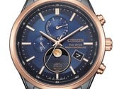 Citizen BY1036-53L Eco-Drive 月相腕表的特写镜头：蓝色表盘、玫瑰金调表圈、黑色不锈钢表壳，6点钟位置设有指针式月相显示