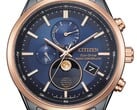 Citizen BY1036-53L Eco-Drive 月相腕表的特写镜头:蓝色表盘、玫瑰金调表圈、黑色不锈钢表壳,6点钟位置设有指针式月相显示
