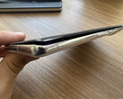 许多 Pixel 7 和 Pixel 7 Pro 用户都报告了电池膨胀问题。图：其中一位受影响用户提供的图片。(图片来源：谷歌支持论坛）