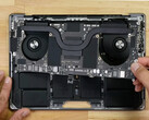 Apple 最新的MacBook Pro 14做了一些内部改动。 (图片来源：iFixit)