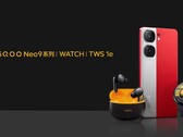 与 Neo9 搭配使用的 iQOO Watch 和 Ie 音蕾（来源：iQOO）