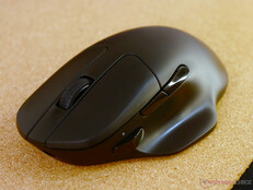 Keychron M7 8K 无线游戏鼠标。
