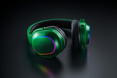 Razer Phantom Collection Barracuda X Chroma 耳机（图片来源：Razer PR）
