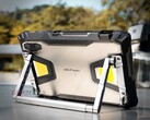 Ulefone Armor Pad 5 Ultra 比许多笔记本电脑都要重。(图片来源：GSMArena）