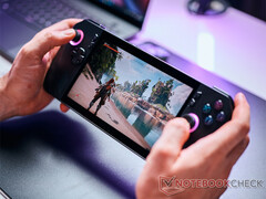 AFMF 2.1 现已在 ROG Ally 和较新的 ROG Ally X 上推出，如图所示。(图片来源：Notebookcheck）