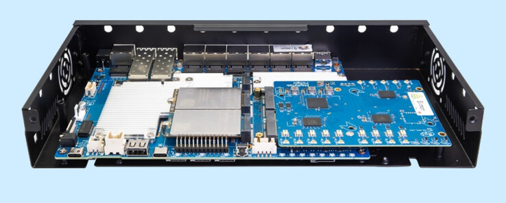 BPI-R4 Pro 还可选配铝制外壳。