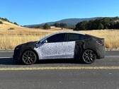 身着试验骡伪装的 2026 款 Y 型车。(图片来源：ConfidentImage4266/Reddit）
