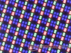 OLED 的 RGB 子像素与 IPS 不同