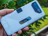 ROG Phone 7 Ultimate 可能很快就会被搭载骁龙 8 代 3 处理器的继任者取代。(图片来源：Notebookcheck）