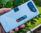 ROG Phone 7 Ultimate 可能很快就会被搭载骁龙 8 代 3 处理器的继任者取代。(图片来源：Notebookcheck）