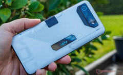 ROG Phone 7 Ultimate 可能很快就会被搭载骁龙 8 代 3 处理器的继任者取代。(图片来源：Notebookcheck）