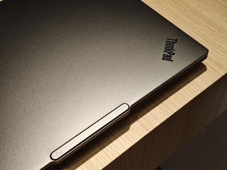 ThinkPad T16 Gen 5 的铝制盖子。