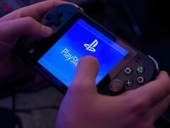 传闻中的新款 PS6 掌上电脑模型（图片来源：索尼 PlayStation，有编辑）