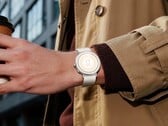 Realme Watch S5 采用了引人注目的设计。