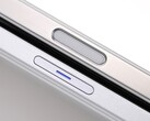 vivo 展示了 vivo X200 Ultra 的专用快门按钮，并说明了与 iPhone 16 Pro Max 的相机控制相比的一些不同之处（图片来源：vivo，经编辑）
