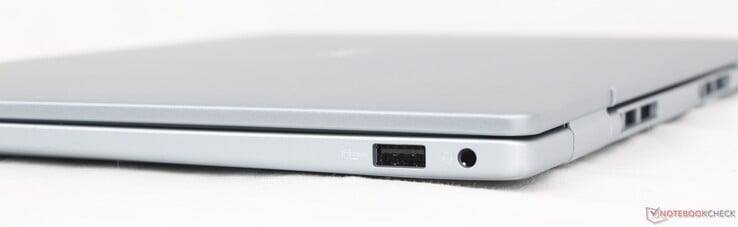 右侧USB-A 3.2 Gen. 1、3.5 毫米耳机