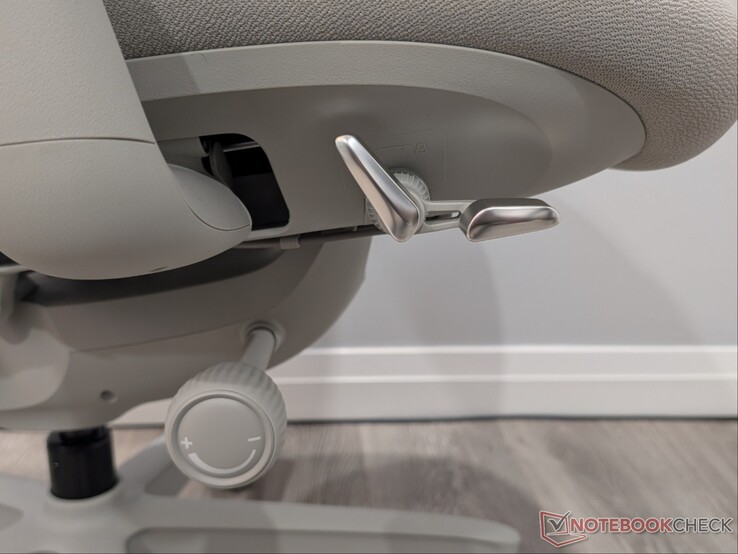 后仰、座椅高度调节和靠背张紧旋钮。