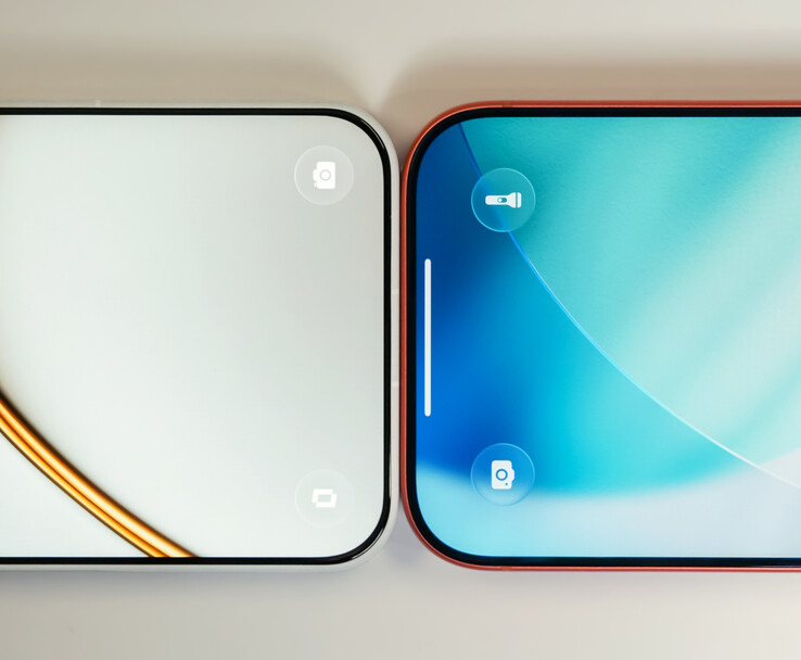 OnePlus 15T（左）与 iPhone 17 Pro（右）的对比。