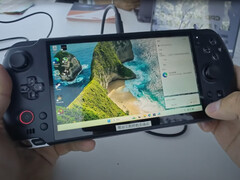 GPD Win 5 看起来就像一个超大号的 GPD Win 4，按钮的位置经过重新调整。(图片来源：GPD）