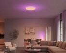 飞利浦 Hue Datura 吸顶灯具有双光源。(图片来源：Philips Hue）