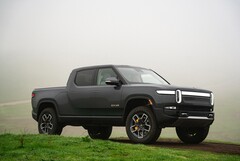 2024 Rivian R1T 的起价为 71,700 美元。(来源：Rivian）