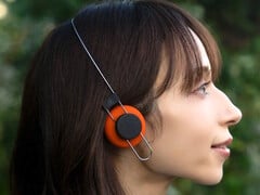 Final Porta 贴耳式耳机采用 Air Wire 结构,实现轻量化设计。