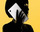 据报道,Legion Y700 Infinite 将提供最高 16GB 内存和 1TB 存储空间的配置。(图为该平板电脑背面的宣传图)