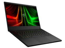 在审查中。Razer Blade 14 Ryzen 9 6900HX。测试装置由Razer提供