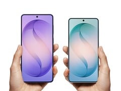 就屏幕尺寸而言，Galaxy S27 Pro 应完全介于Galaxy S26 Plus（左）和Galaxy S26（右）之间。