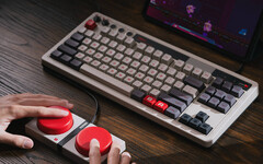 8BitDo 制造了一些最令人信服的复古风格现代游戏硬件。(图片来源:8BitDo)