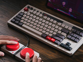 8BitDo 制造了一些最令人信服的复古风格现代游戏硬件。(图片来源：8BitDo）