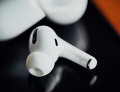 新一代Apple AirPods Pro 将有两个摄像头。