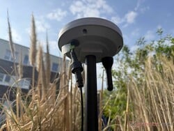 Anthbot M9 标配 RTK 天线。