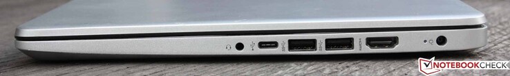 音频组合，3 x USB 3.0，一次为C型，两次为A型，HDMI 1.4b，空心插座（电源接口）。