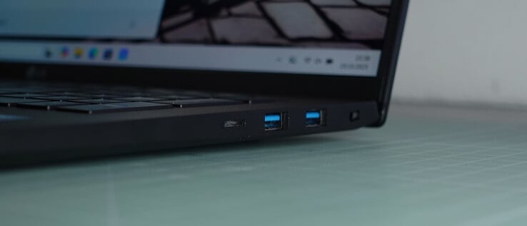 2 x USB-A 3.1，肯辛顿锁插槽