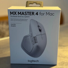 Mac 版 MX Master 4 的所谓零售包装。(图片来源：eBay）