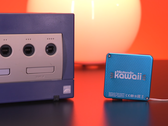 任天堂 Gamecube 与钥匙扣大小的任天堂 Kawaii Wii 的对比截图