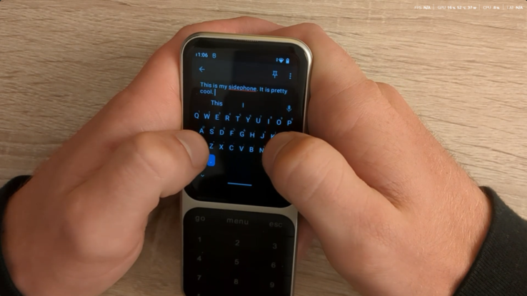 (图片来源：r/sidephone subreddit 上的 u/sebastiansnell）