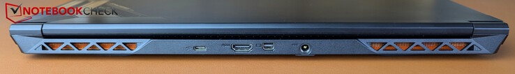 后置USB-C 3.2 Gen2、HDMI 2.1、MiniDP 1.4、电源