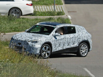 梅赛德斯 GLA：基于 MMA 平台的新款紧凑型 SUV 将于 2026 年实现电动化，2027 年实现混合动力。(图片来源：Autocar）