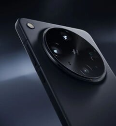 Find X9 Ultra 的外观可能与 Find X8 Ultra 如出一辙。(图片来源:Oppo)