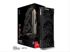 松景Swift系列Radeon RX 9070 XT（图）和RX 9070显卡拥有三风扇散热器。(图片来源：XFX）