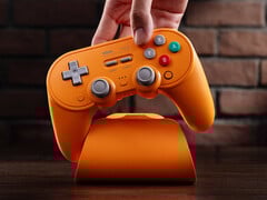 新版 8BitDo Pro 3 的表面处理特别引人注目。(图片来源：8BitDo）