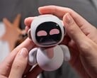用户可以通过 Wi-Fi 与 Eiliko 聊天，给它下达语音命令，或者只是看着它做自己的事情（图片来源：energizelab.com）