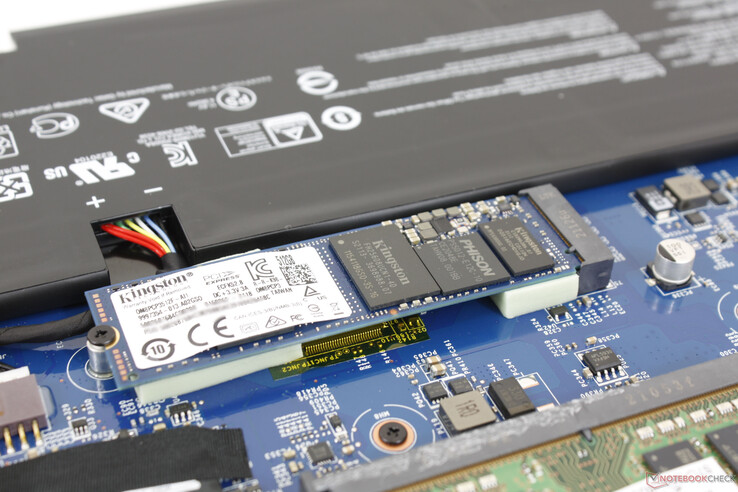 只有一个内部存储插槽，而去年的Bravo最多可容纳两个M.2 SSD。